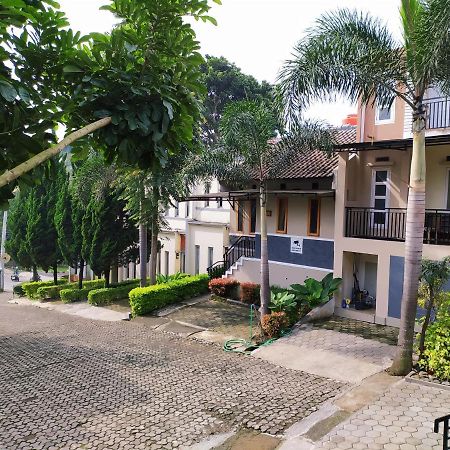 Villa Beverly Lembang Esterno foto
