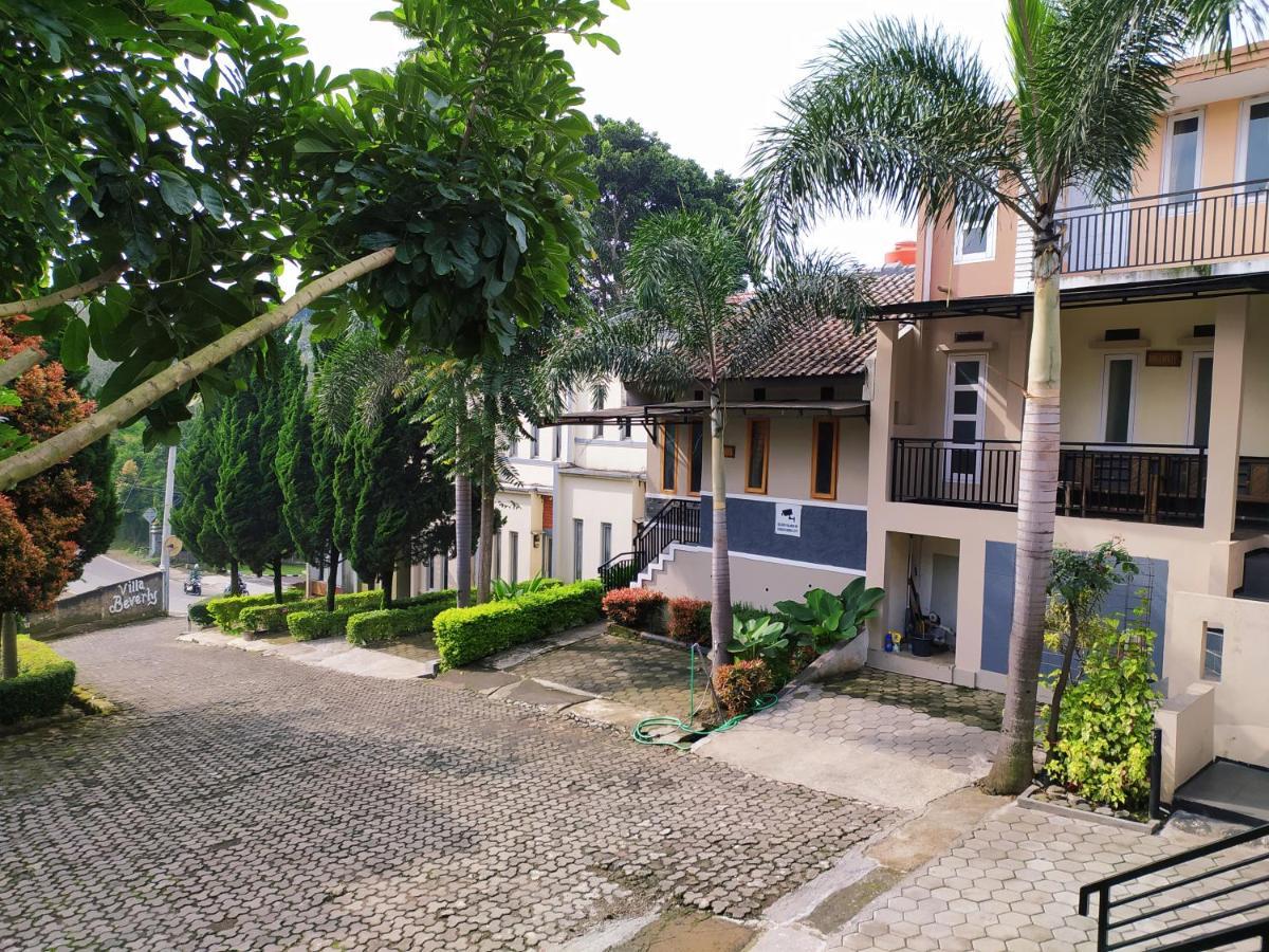 Villa Beverly Lembang Esterno foto