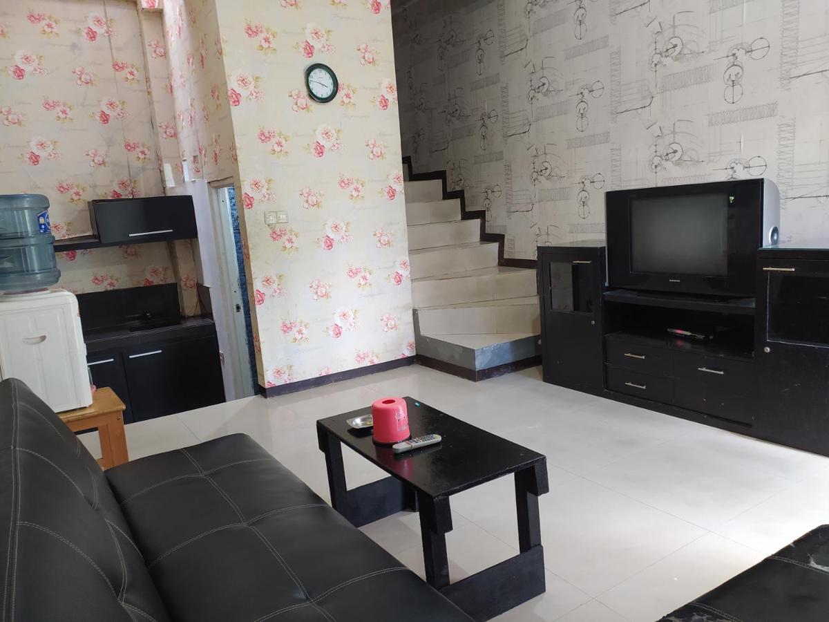 Villa Beverly Lembang Esterno foto