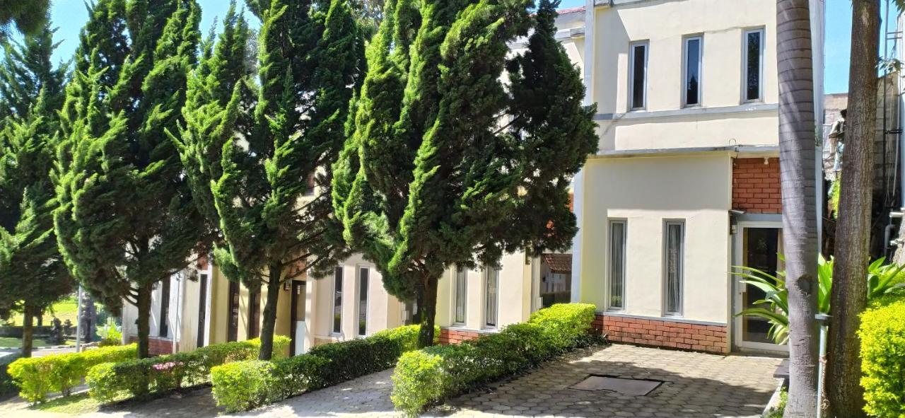 Villa Beverly Lembang Esterno foto