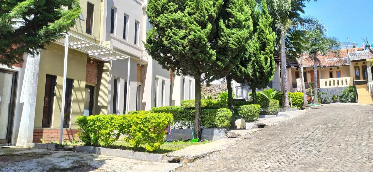 Villa Beverly Lembang Esterno foto