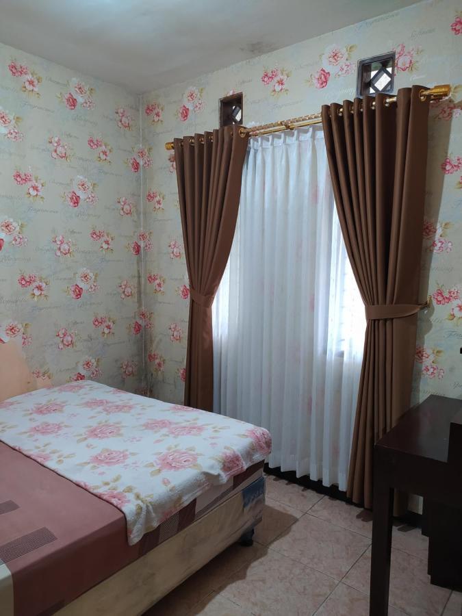 Villa Beverly Lembang Esterno foto