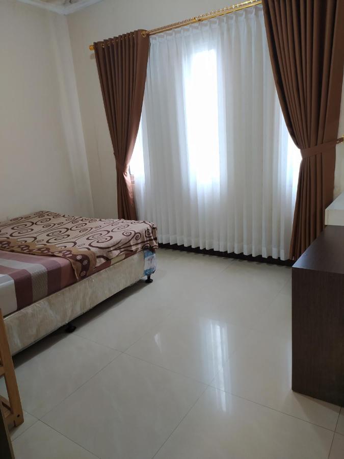 Villa Beverly Lembang Esterno foto