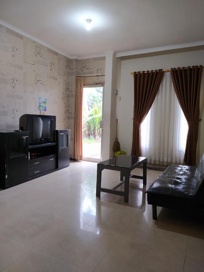 Villa Beverly Lembang Esterno foto