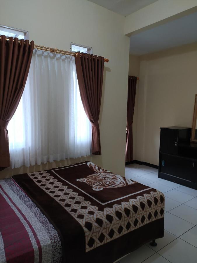 Villa Beverly Lembang Esterno foto