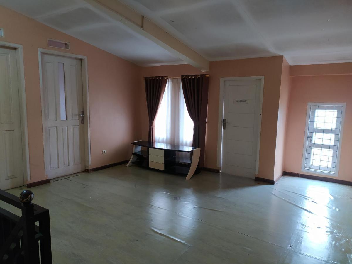 Villa Beverly Lembang Esterno foto