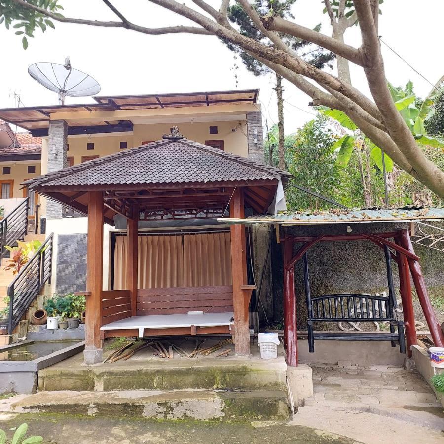 Villa Beverly Lembang Esterno foto