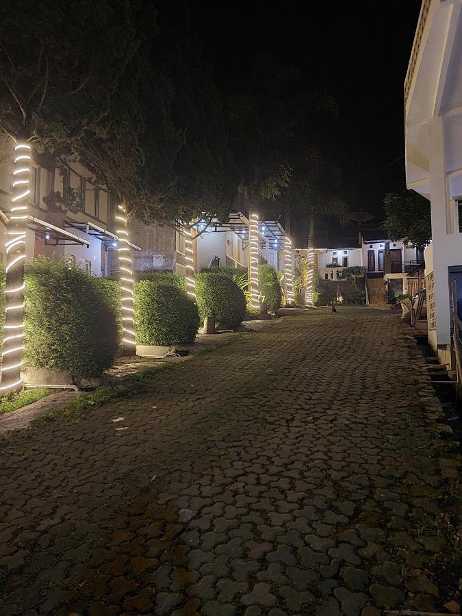 Villa Beverly Lembang Esterno foto