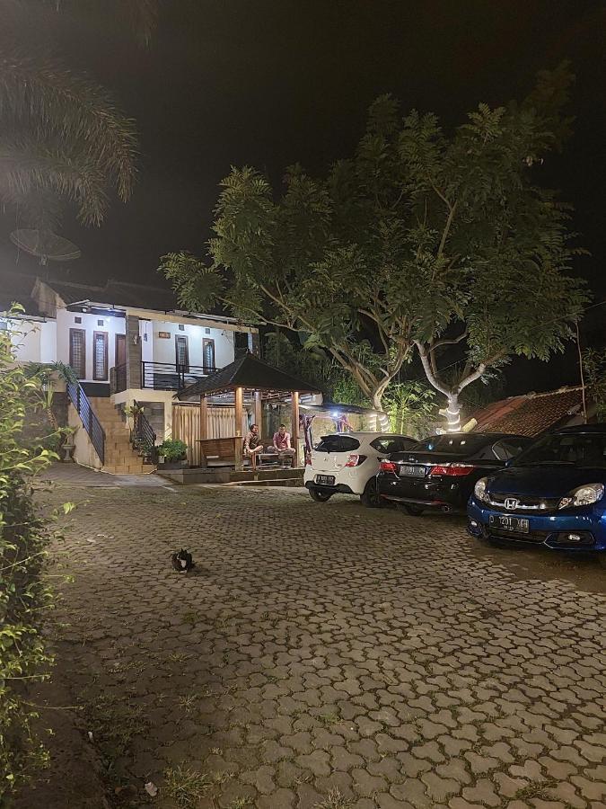 Villa Beverly Lembang Esterno foto
