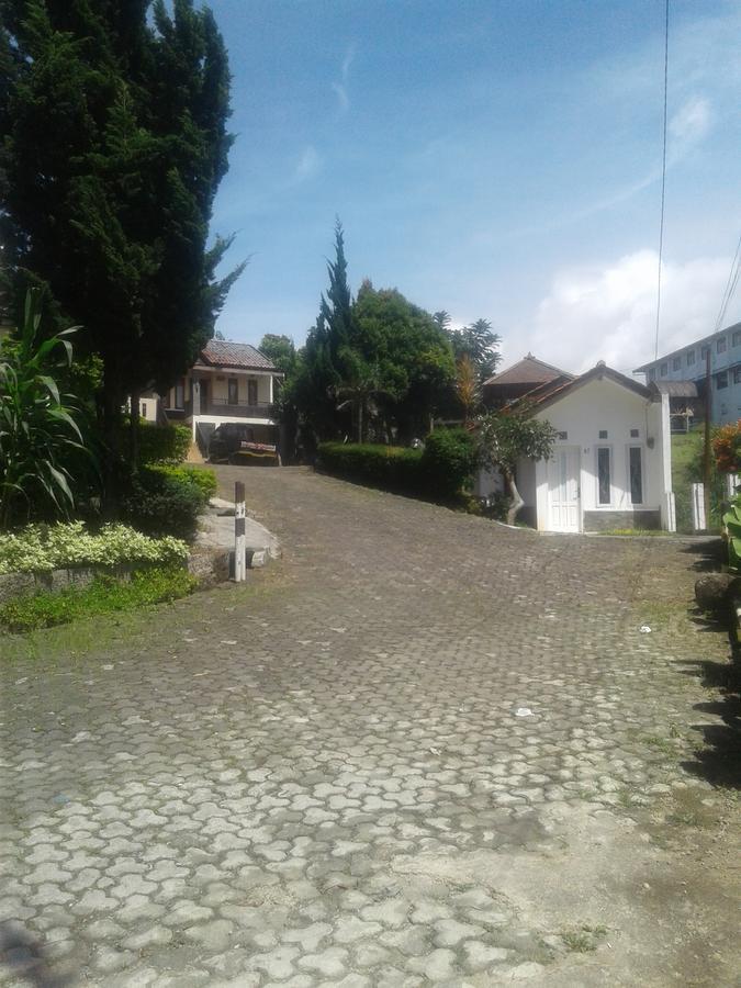 Villa Beverly Lembang Esterno foto
