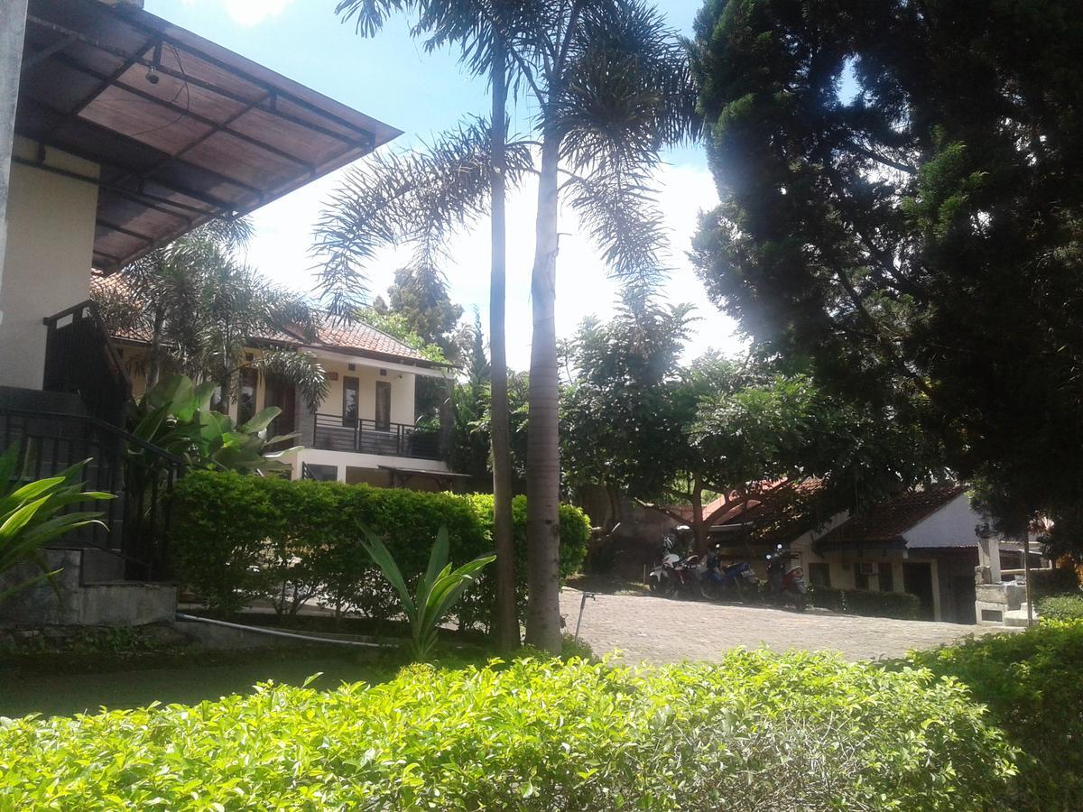 Villa Beverly Lembang Esterno foto